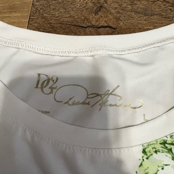 🌸 Floral Graphic Tee by Diane Gilman 🌸 - Picture 3 of 5